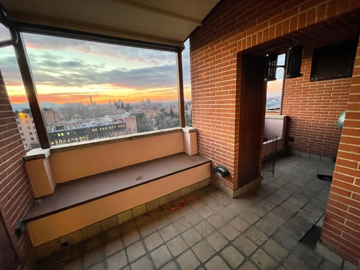 Attico Con Vista Spettacolare E Jacuzzi Apartment โบโลญญา ภายนอก รูปภาพ